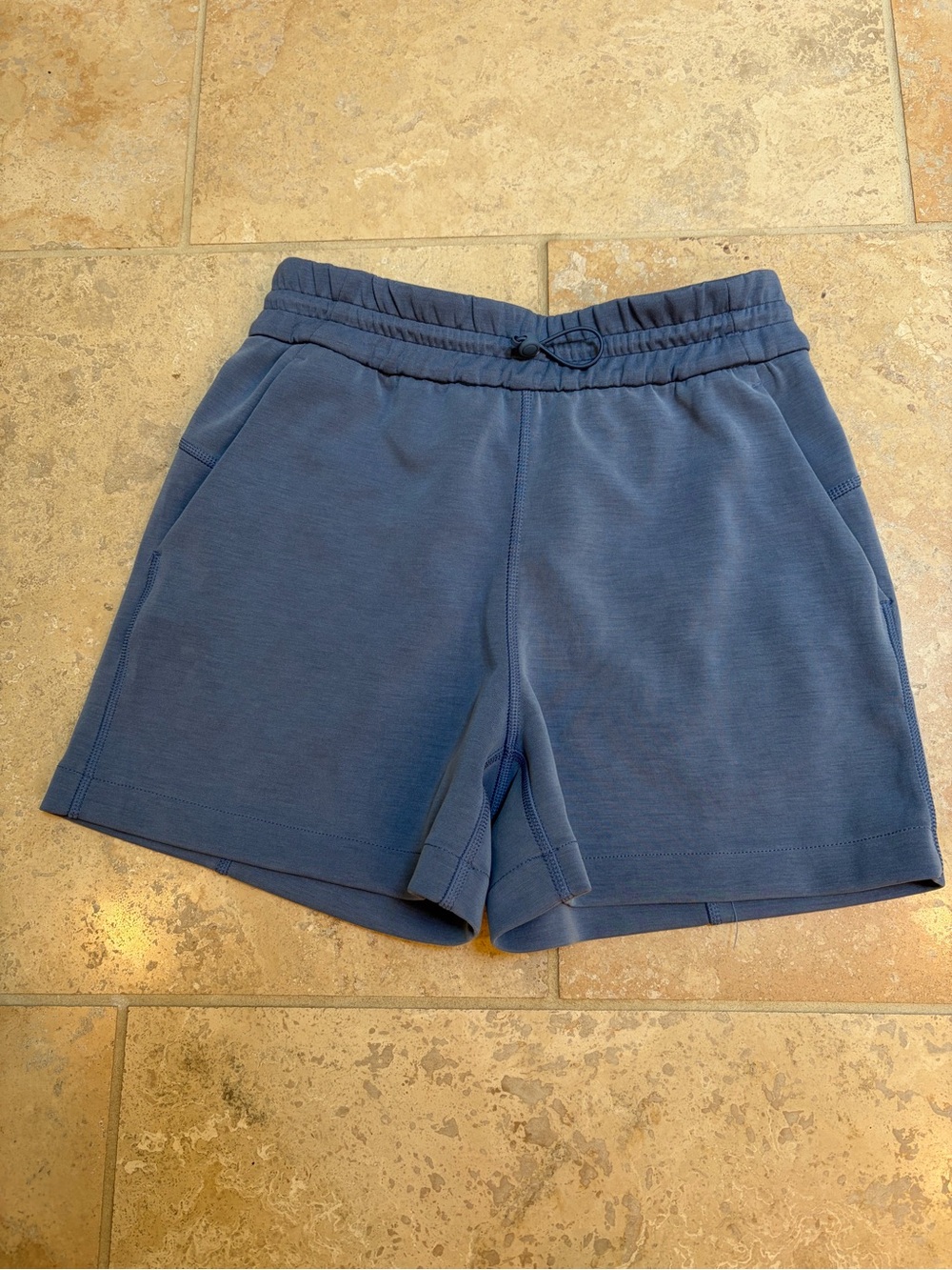 Lululemon women’s softstreme HR short 4”